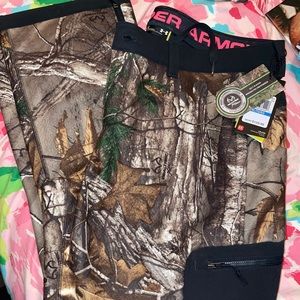 Under armour women’s camo pants Xl